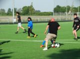 Laatste training S.K.N.W.K. JO11-1JM van seizoen 2022-2023 (partijtje tegen de ouders) (84/221)